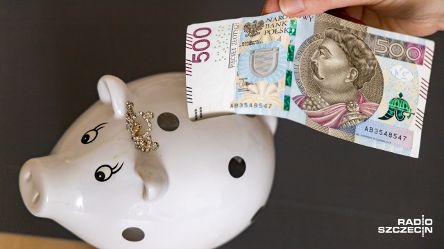 Sejm przyjął zmiany w programie Rodzina 500 plus. Według nowelizacji przepisów, to Zakład Ubezpieczeń Społecznych będzie teraz zajmował się rozpatrywaniem wniosków o przyznanie wsparcia na dzieci. Do tej pory wnioski obsługiwały jednostki samorządowe.