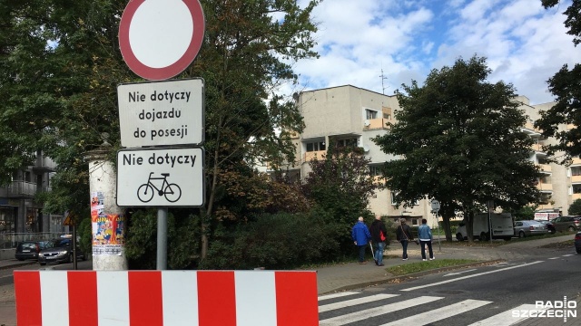 Jedna z głównych ulic prowadzących do dzielnicy nadmorskiej w Świnoujściu zamknięta.