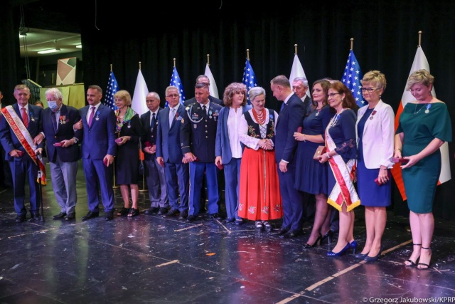 17 Polaków mieszkających w USA otrzymało odznaczenia państwowe z rąk prezydenta Andrzeja Dudy. Prezydent spotkał się z Polakami w miejscowości Linden w stanie New Jersey.
