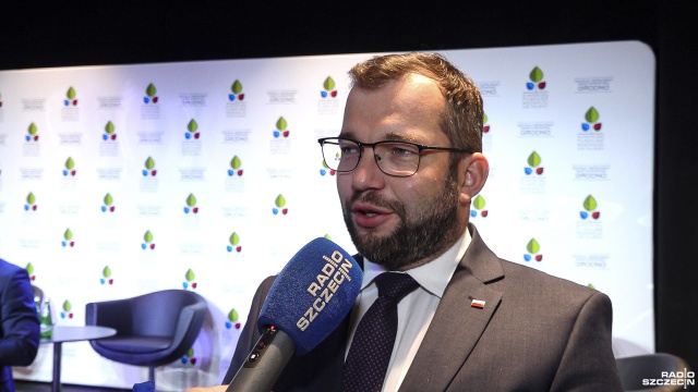 Chcemy przyspieszyć inwestowanie rolników w odnawialne źródła energii - mówił w piątek minister rolnictwa Grzegorz Puda. Takie słowa padły podczas czwartej edycji międzynarodowej konferencji Energetyka, Środowisko, Rolnictwo, która odbywa się w Grodnie koło Międzyzdrojów.