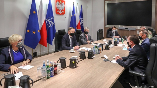 Prezydent zwróci się do Sejmu o przedłużenie stanu wyjątkowego na granicy polsko-białoruskiej o dwa miesiące. Wprowadzony 2 września stan wyjątkowy pierwotnie miał obowiązywać przez miesiąc.