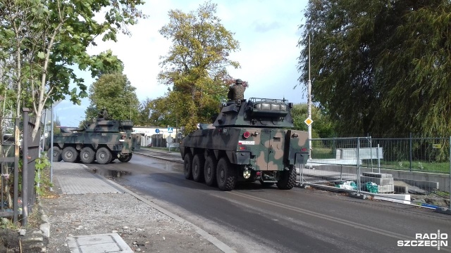 Widok kilkunastu wozów bojowych przejeżdżających ulicami Świnoujścia wzbudził wśród mieszkańców lekki niepokój. Uspokajamy - żołnierze ze Świnoujścia, Szczecina i Bydgoszczy mieli wspólne ćwiczenia na terenie portu Marynarki Wojennej.