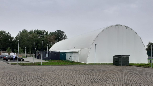 Jest balon, szatnie i parking, a będzie jeszcze trybuna - kompleks sportowy przy ulicy Stłoczyńskiej na Skolwinie gotowy.