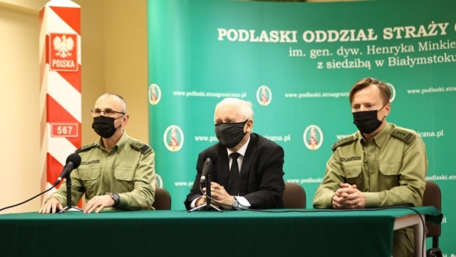 Wicepremier Jarosław Kaczyński powiedział, że sytuacja na granicy polsko-białoruskiej to rodzaj wojny hybrydowej, która prowadzona jest z naszym państwem, ale też z Unią Europejską.