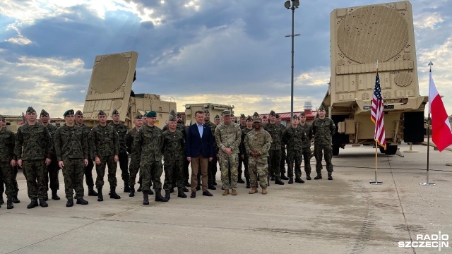 Minister Obrony Mariusz Błaszczak w Stanach Zjednoczonych - w drugim dniu pobytu szef MON spotkał się z polskimi żołnierzami w bazie Fort Sill w Oklahomie.