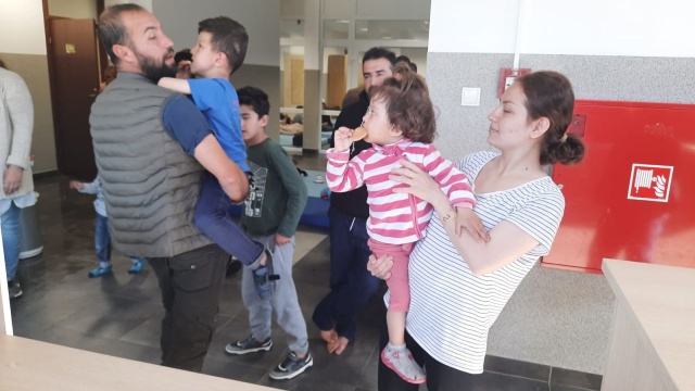 Coraz więcej nielegalnych migrantów w strzeżonym ośrodku Straży Granicznej w Kętrzynie. To osoby zatrzymane w województwie podlaskim na granicy polsko-białoruskiej, a następnie umieszczone w ośrodku na terenie Mazur.