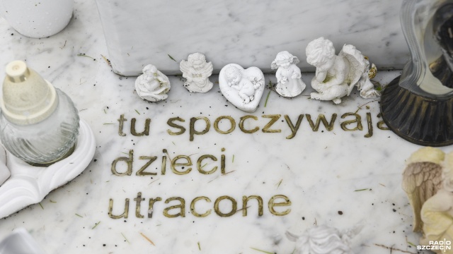 Jeszcze kilka lat temu dzieci utracone były traktowane jako odpad medyczny w szpitalach - mówi Paulina Rylska z Fundacji Domum Vitae. Od kilku lat Fundacja organizuje ich pogrzeby.