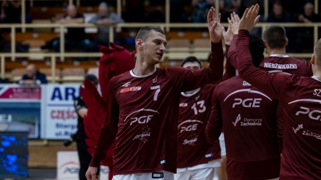 Koszykarze PGE Spójni wygrali mecz w Energa Basket Lidze i zrehabilitowali się za ostatnią kompromitującą porażkę w Gliwicach z GTK różnicą 40 punktów.