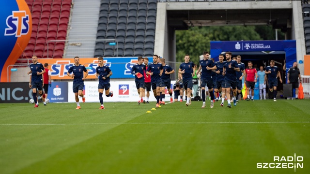 Piłkarze Pogoni chcą zdobyć stadion w Płocku i wrócić do Szczecina z trzema punktami. Portowcy po dwutygodniowej przerwie na mecze reprezentacji wracają do zmagań w piłkarskiej ekstraklasie.