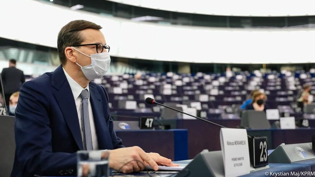 Premier Mateusz Morawiecki mówił w Parlamencie Europejskim, że najwyższym prawem w Polsce jest Konstytucja. Szef rządu wziął udział w debacie o praworządności w Polsce, którą zorganizowano w reakcji na niedawny wyrok Trybunału Konstytucyjnego dotyczący wyższości Konstytucji nad prawem unijnym.
