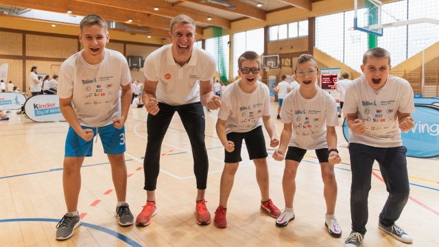 Na dzisiejsze lekcje wychowania fizycznego nikt nie przyniósł zwolnienia lekarskiego. Uczniowie Szkoły Podstawowej nr 35 w Szczecinie mieli wyjątkowy WF z olimpijczykami Moniką Pyrek i Piotrem Liskiem.