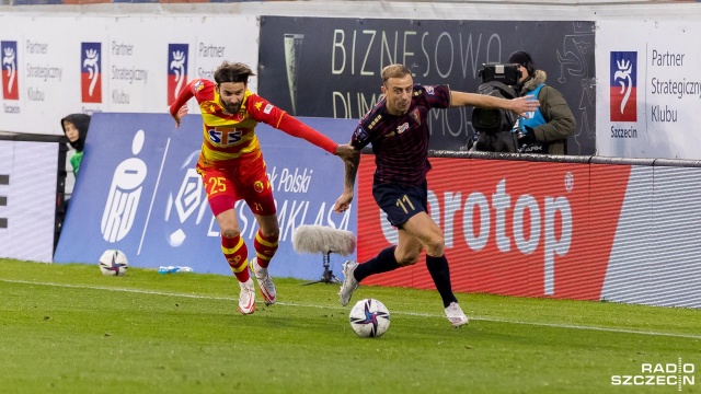 Piłkarze Pogoni rozbili Jagiellonię Białystok w rozgrywkach o mistrzostwo Polski. Szczecinianie wygrali z Jagą 4:1 w 12. kolejce Ekstraklasy prowadząc do przerwy 2:1.