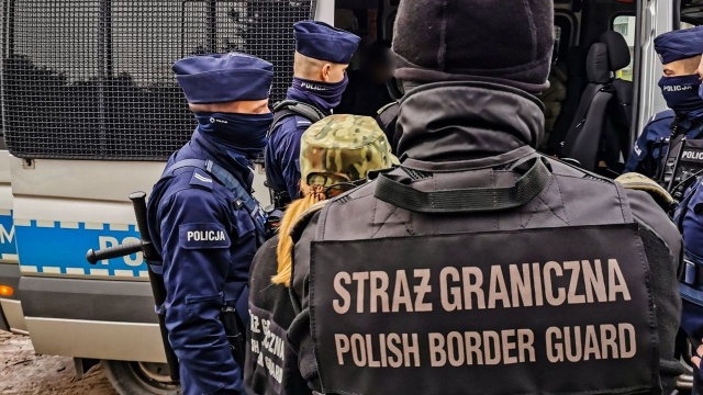 Minionej doby podlaska policja zatrzymała siedmiu kierowców, którzy przewozili nielegalnych migrantów.