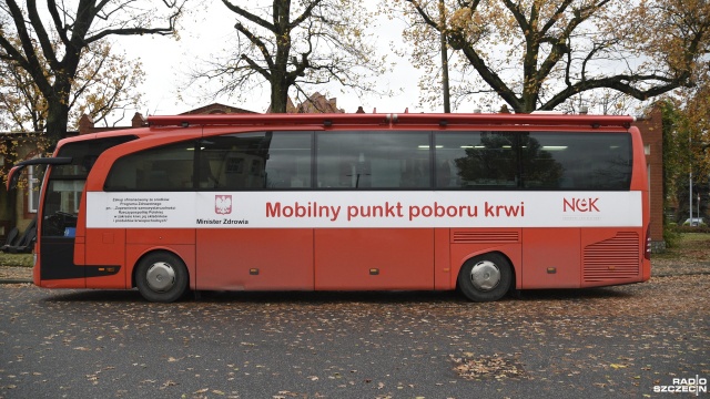 Szósta akcja zbiórki krwi w Zarządzie Morskich Portów Szczecin i Świnoujście. Od rana kilkadziesiąt osób, przede wszystkim pracownicy Portu i ich rodziny dzieliły się cennym darem.