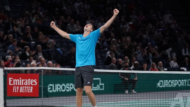 Hubert Hurkacz zagra w półfinale halowego tenisowego turnieju ATP w Paryżu.