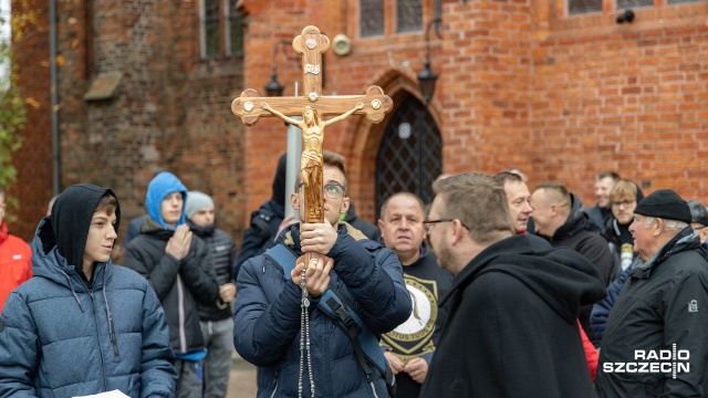 Wychodząc na ulice chcemy przypomnieć, że jest ktoś taki jak Jezus Chrystus i warto zadbać o swoje zbawienie - mówi ksiądz Rafał Sorkowicz z parafii pod wezwaniem świętej Katarzyny w Goleniowie.