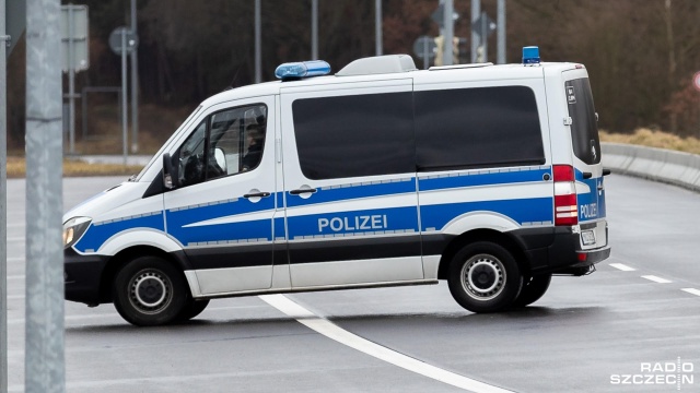 Atak nożownika w pociągu pospiesznym w Niemczech - rannych zostało kilka osób. Według dziennika Bild dwie osoby zostały ciężko ranne, ale ich życiu nie zagraża niebezpieczeństwo.