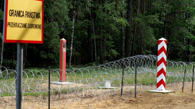 W związku z sytuacją na granicy polsko-białoruskiej od wtorku od 7.00 będzie zawieszony ruch graniczny na drogowym przejściu granicznym w Kuźnicy - informuje Straż Graniczna.