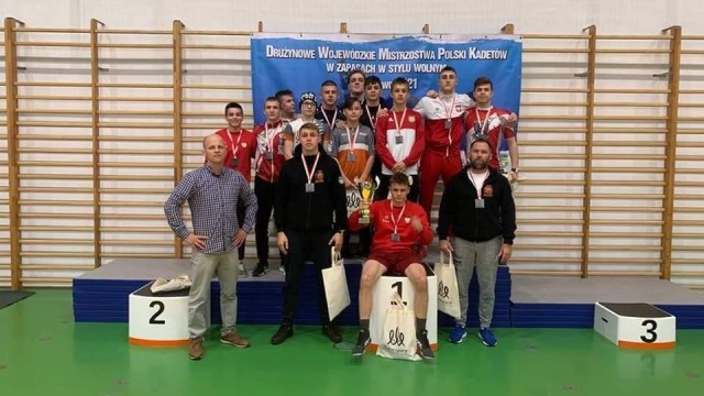 Udany start zachodniopomorskich zapaśników w Drużynowych Mistrzostwach Polski kadetów. W Koronowie młodzi sportowcy z Pomorza Zachodniego zdobyli srebrny medal.