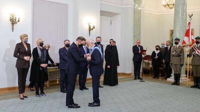 Prezydent Andrzej Duda w dniu Narodowego Święta Niepodległości wręczył odznaczenia państwowe osobom zasłużonym. Prezydent mówił podczas uroczystości, że wyróżnieni reprezentują pełen przekrój działalności na rzecz państwa polskiego.