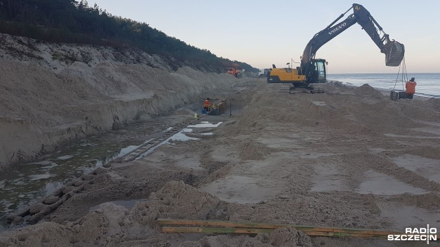 Kosztem prawie 3 milionów złotych wzmacniany jest brzeg w Międzywodziu.