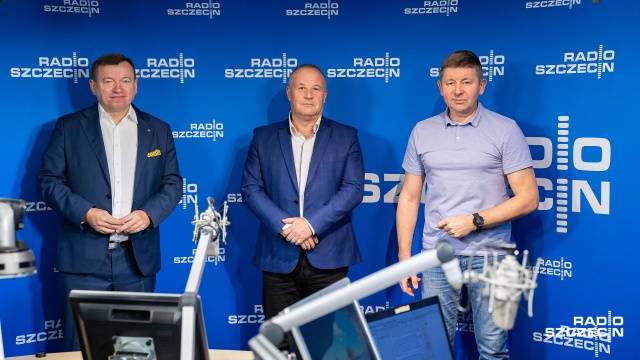 Nie ma na co czekać, potrzebne są kolejne restrykcje epidemiczne - mówili goście Kawiarenki Politycznej Radia Szczecin. W ten sposób komentowali obecną sytuację w kraju i projekt ustawy przygotowanej przez posłów PiS.
