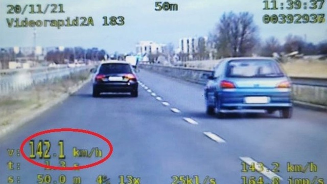 Powyżej setki w terenie zabudowanym jechało w miniony weekend dwoje kierowców w naszym regionie. Namierzyli ich policjanci z kołobrzeskiej grupy Speed.