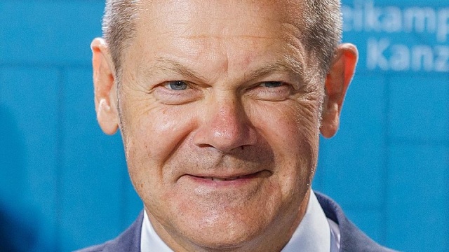Po wielotygodniowych negocjacjach przywódcy SPD, FDP i Zielonych przedstawili umowę koalicyjną. Nowym kanclerzem zostanie socjaldemokrata Olaf Scholz, który zastąpi na tym stanowisku Angelę Merkel.