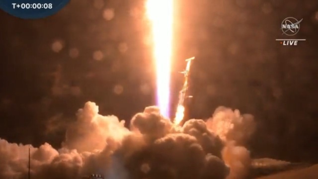 Z bazy sił kosmicznych Vandenberg w Kalifornii wystartowała misja DART, której celem jest zmiana kursu asteroidy. To element rozpoczętego przez NASA programu ochrony Ziemi przez uderzeniem obiektów kosmicznych.
