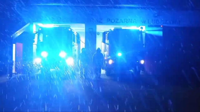 Zachodniopomorscy strażacy oddali cześć zmarłym kolegom - syreny zawyły m.in. w Policach i Lubczynie.