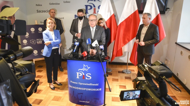 Politycy Prawa i Sprawiedliwości alarmują - samorządy Polic i Szczecina nie realizują inwestycji, które mają włączyć sieć dróg gminnych do Zachodniej Obwodnicy Szczecina.