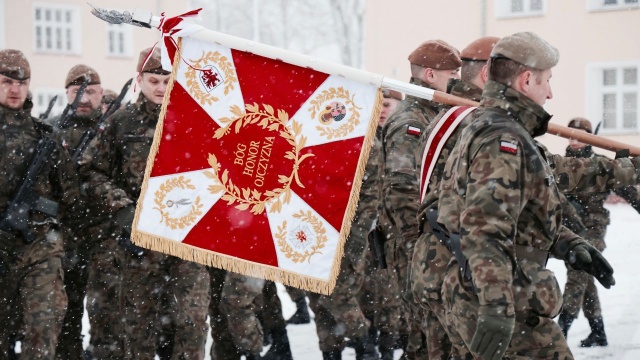 Pierwsza taka uroczystość odbyła się w niedzielę w koszarach 141. batalionu lekkiej piechoty w Choszcznie. Wcześniej świeżo upieczeni żołnierze przeszli 16-dniowe szkolenie.