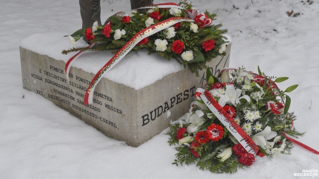 65 lat temu szczecinianie zdemolowali radziecki konsulat przy Jasnych Błoniach. Był to protest przeciwko krwawemu stłumieniu powstania na Węgrzech.