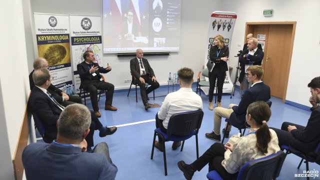 Młodzież dla dorosłych bywa zagadką - o tym jak poznać i zrozumieć marzenia oraz dylematy młodych ludzi debatowano w Wyższej Szkole Humanistycznej TWP w Szczecinie.