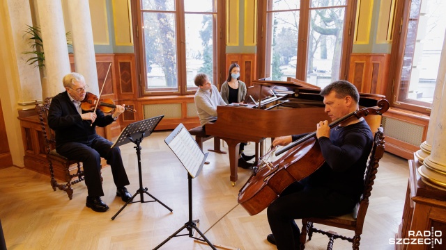 Znakomici artyści Konstanty Andrzej Kulka, Tomasz Strahl i Andrzej Wierciński przedstawią w Szczecinie jedyny utwór Fryderyka Chopina napisany na skrzypce, wiolonczelę i fortepian dedykowany księciu generałowi lejtnantowi Antoniemu Radziwiłłowi - Trio fortepianowe g-moll op. 8.