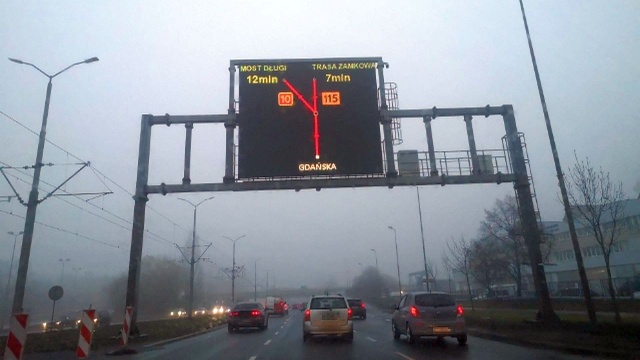 W nowej grafice i kolorystyce i na razie testowo, ale działają. Wielu kierowców jadących m.in. Struga oraz ul. Gdańską było w ostatnich dniach zaskoczonych - na niedziałających od ponad roku tablicach szczecińskiego Systemu Zarządzania Ruchem, pojawiły się informacje o czasach przejazdu do centrum.