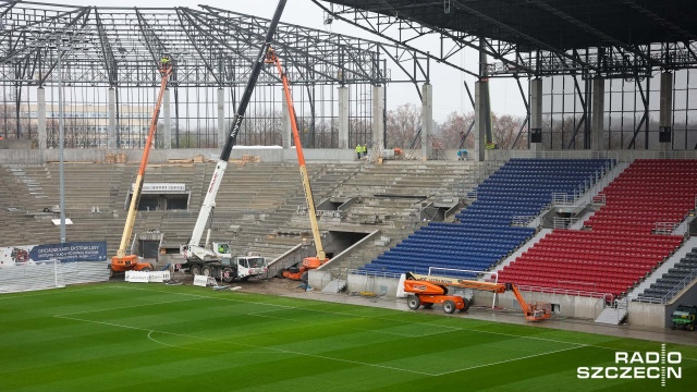 Stadion Pogoni już bez dziury, która oddzielała trybunę wschodnią i północną. Budowa idzie zgodnie z harmonogramem. Według założeń, do końca roku obiekt miał być zamknięty i tak się stało.