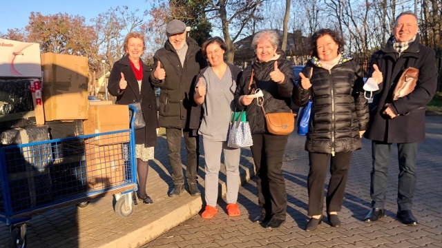 Przekazali dochód ze swoich koncert dla pacjentów szpitala Zdroje w Szczecinie. Na taki gest zdecydowały się: Grupa Teatralna Gliptykos i Zespół Ad Hoc z Gryfińskiego Domu Kultury.