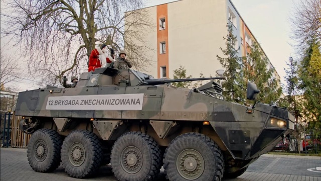 Orkiestra Wojskowa w Szczecinie opublikowała w mediach społecznościowych teledysk do ich wykonania kolędy Przybieżeli do Betlejem.