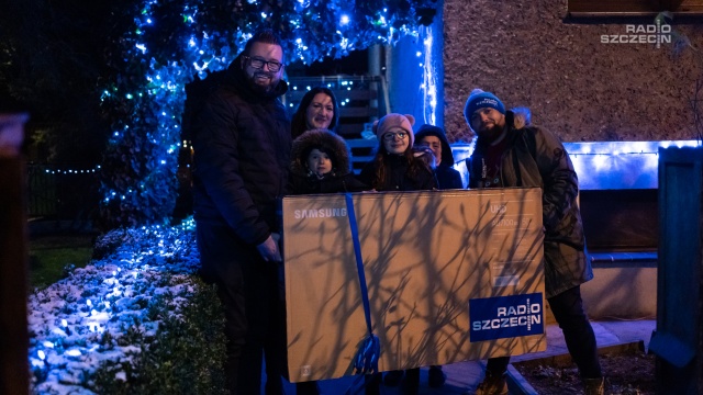 50-calowy telewizor trafił już do nowych właścicieli. To była główna nagroda w konkursie Radia Szczecin i Enei Oświetlenie.