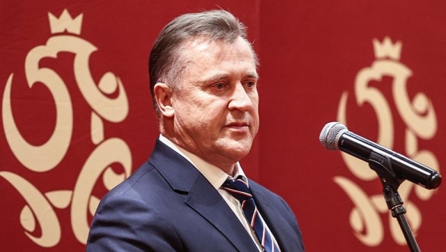 Prezes Polskiego Związku Piłki Nożnej Cezary Kulesza zwołał na środę nadzwyczajne posiedzenie zarządu federacji. Spotkanie ma związek z zamieszaniem wokół reprezentacji Polski.
