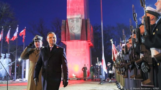 Prezydent Andrzej Duda oddał hołd powstańcom wielkopolskim 103 lata po wybuchu zrywu. W poniedziałek obchodzimy rocznicę początku walk, które przyczyniły się do włączenia tego regionu do niepodległej Rzeczpospolitej.