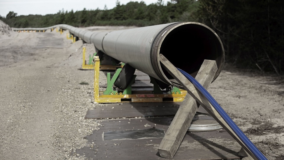 Elementy gazociągu Baltic Pipe budowanego na plaży w Houstrup w zachodniej części Danii. Fot. Red Star Photo Energinet