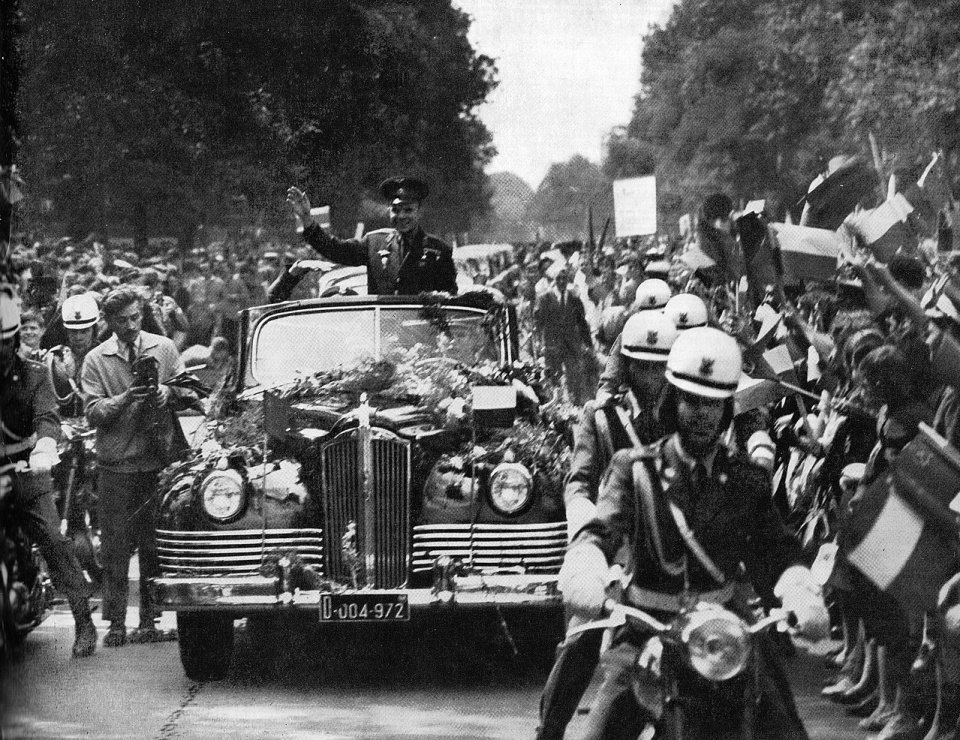 Jurij Gagarin w Warszawie - 1961. źródło: https://pl.wikipedia.org/wiki/Jurij_Gagarin