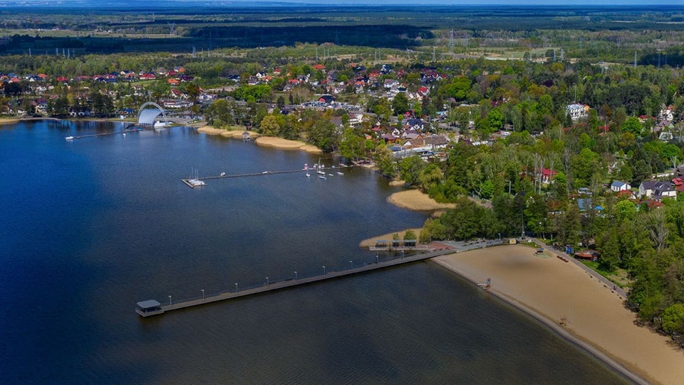 Miedwiańska plaża jest jednym z ulubionych miejsc wakacyjnych wypadów stargardzian. źródło: https://www.stargard.pl/