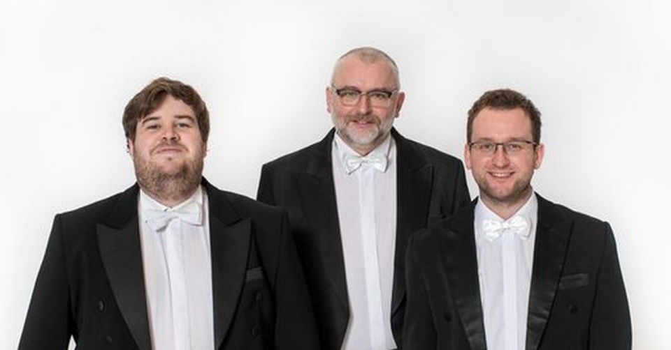Trzon „West Side Sinfonietta”, Marcin Danilewski – skrzypek (od lewej), Jacek Sosna – kontrabasista, Paweł Maślanka – skrzypek. Fot. Adam Sokołowski