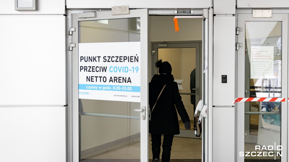 Zapisy na szczepienia dla osób, które ukończyły 44 lata. Fot. Robert Stachnik [Radio Szczecin]