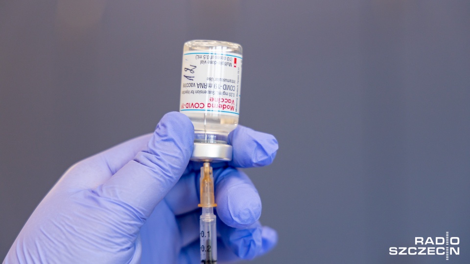 Rozpoczęła się rejestracja na szczepienie przeciw COVID-19 dla roczników 1978 oraz 1979. Fot. Robert Stachnik [Radio Szczecin]