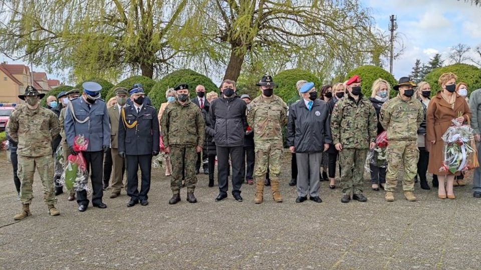 W Drawsku Pomorskim również amerykańscy żołnierze uczcili polski Narodowy Dzień Zwycięstwa. https://www.drawsko.pl/
