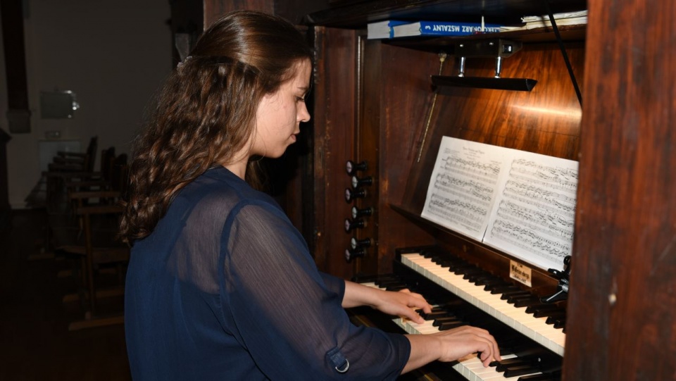 Roksana Kalinowska – organistka. Fot. Jan Olczak.